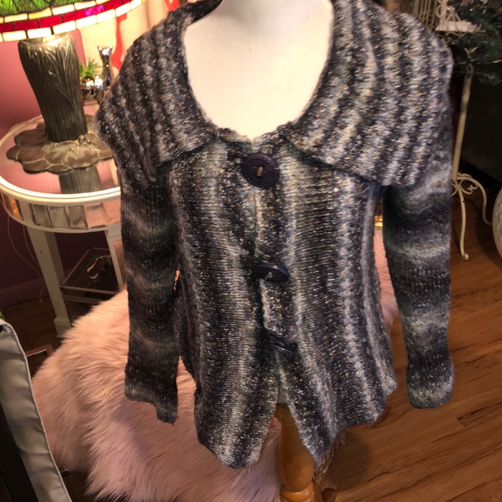 Over plush big button sweater so cute n soft